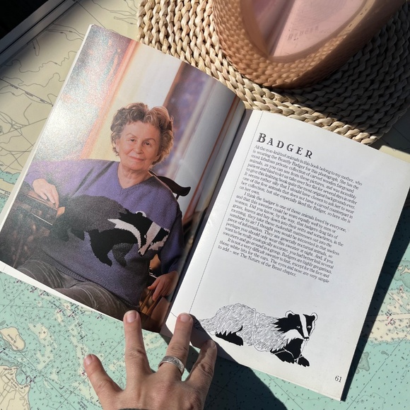 Vintage 1988 Beastly Knits by Lalla Ward - Picture 5 of 9